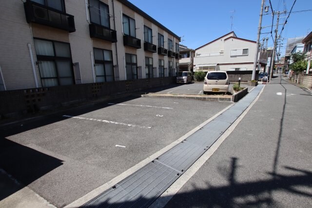 レオパレスフォレストいずみの物件外観写真