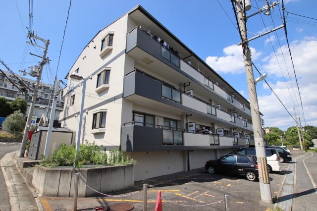 ウエストコート(西之山町)の物件外観写真