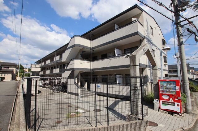 ウエストコート(西之山町)の物件外観写真