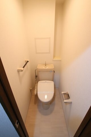 ウエストコート(西之山町)の物件内観写真