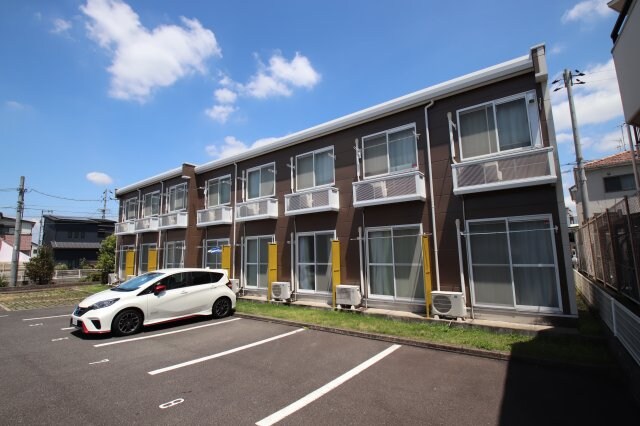 レオパレスcross wingの物件外観写真