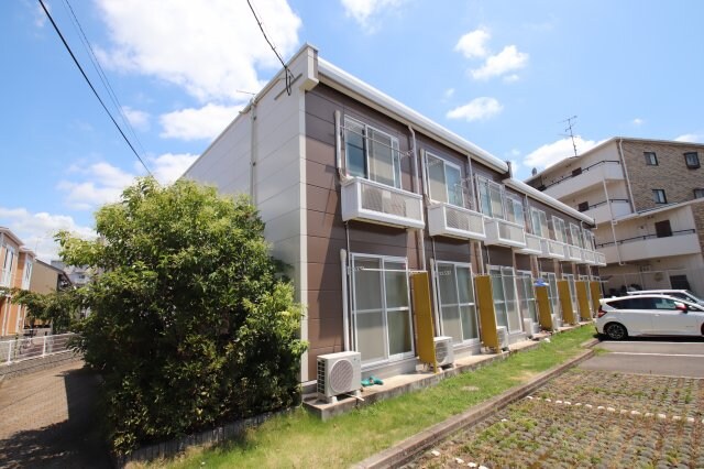 レオパレスcross wingの物件外観写真