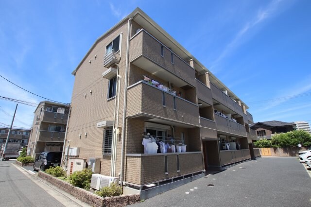 カーササンシビリテB棟の物件外観写真