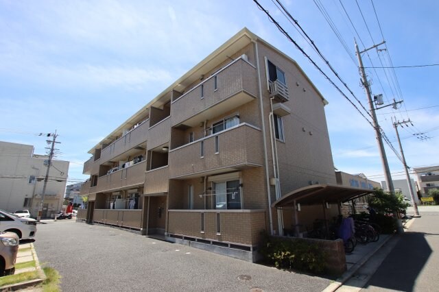 カーササンシビリテB棟の物件外観写真