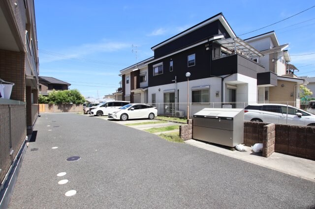 カーササンシビリテB棟の物件外観写真