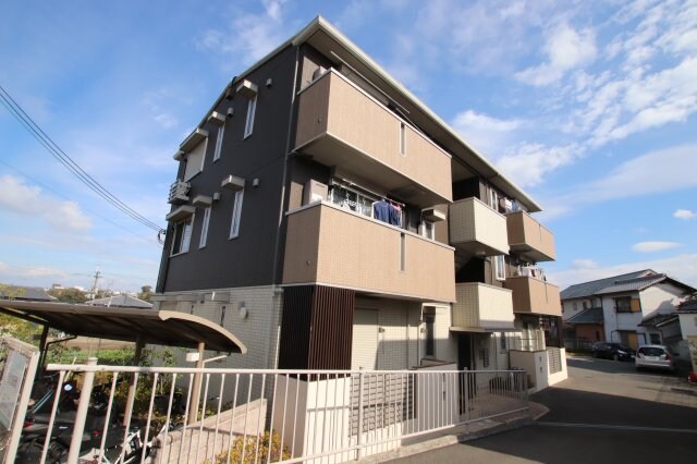 ノイエスカーサの物件外観写真