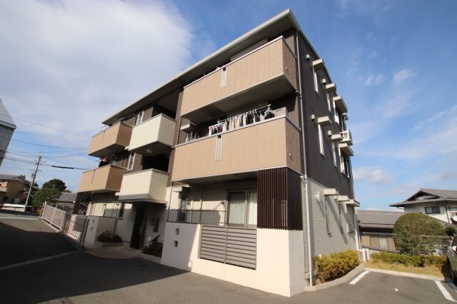 ノイエスカーサの物件外観写真