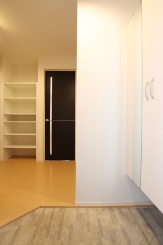 ノイエスカーサの物件内観写真