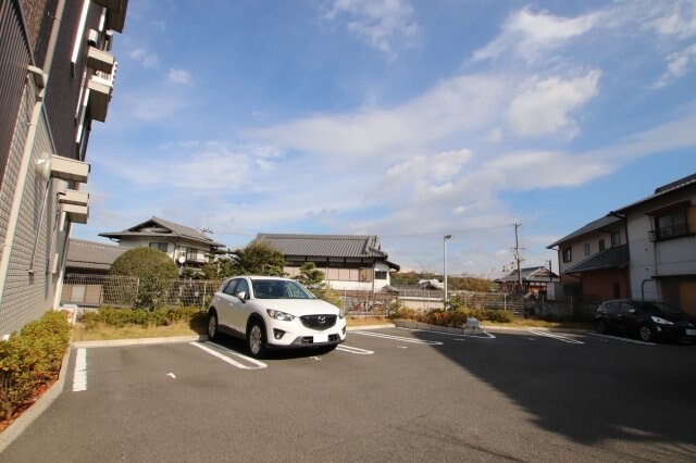 ノイエスカーサの物件外観写真