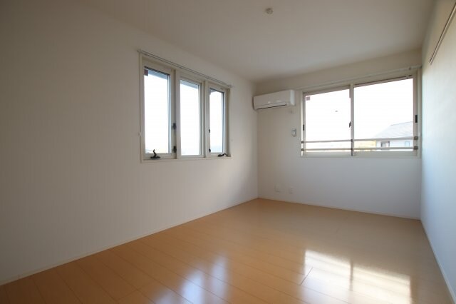 ノイエスカーサの物件内観写真