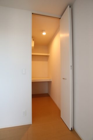 ノイエスカーサの物件内観写真