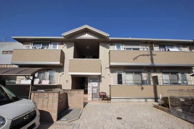 レフィナードの物件外観写真