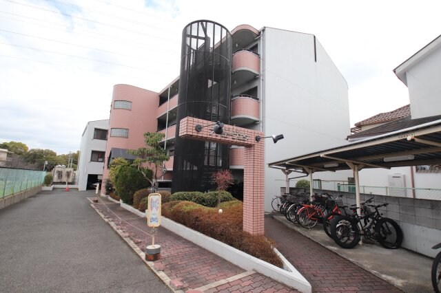 アデューウエダの物件外観写真