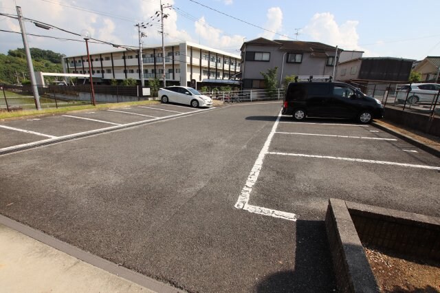 ラルジュウエストの物件外観写真