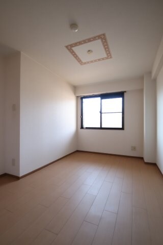 ラルジュウエストの物件内観写真