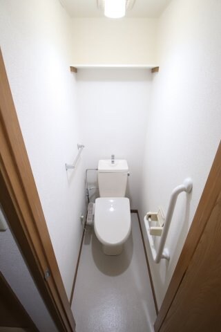 ラルジュウエストの物件内観写真