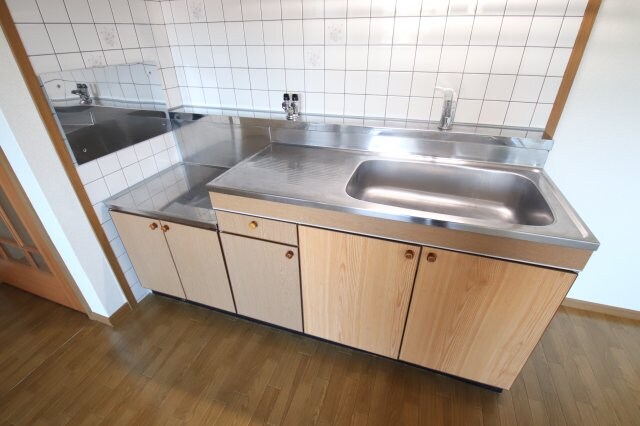 ラルジュウエストの物件内観写真