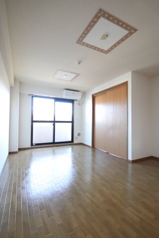 ラルジュウエストの物件内観写真