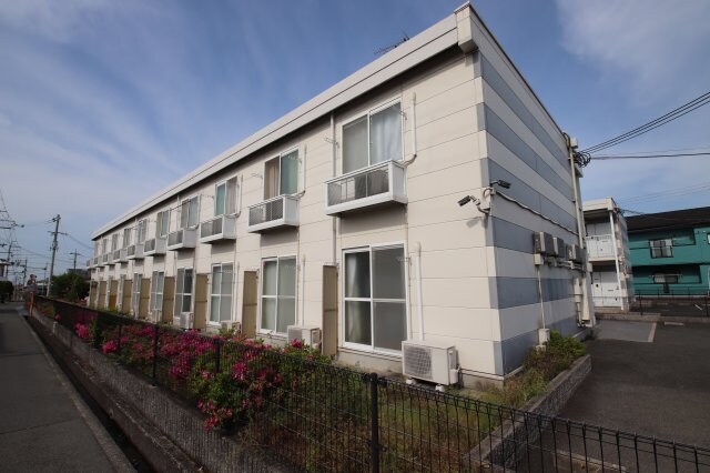 レオパレスシャルマンアンジュの物件外観写真