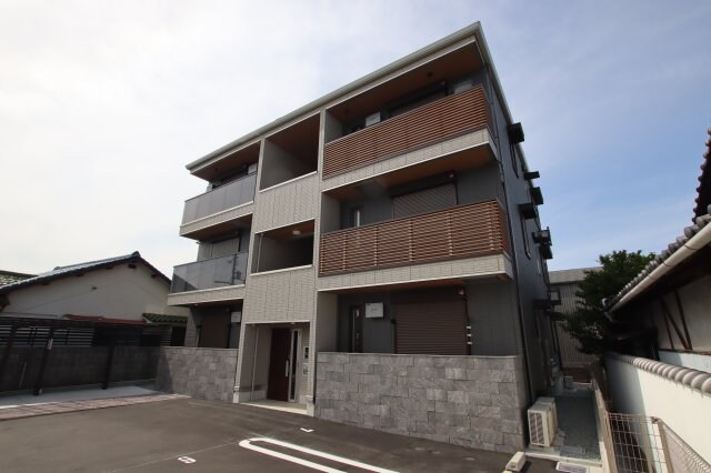 ラ・メゾン・プラムの物件外観写真