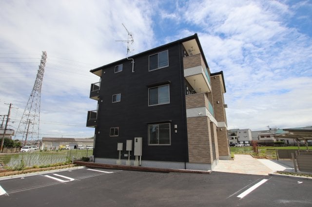 ポルチュラーカの物件外観写真