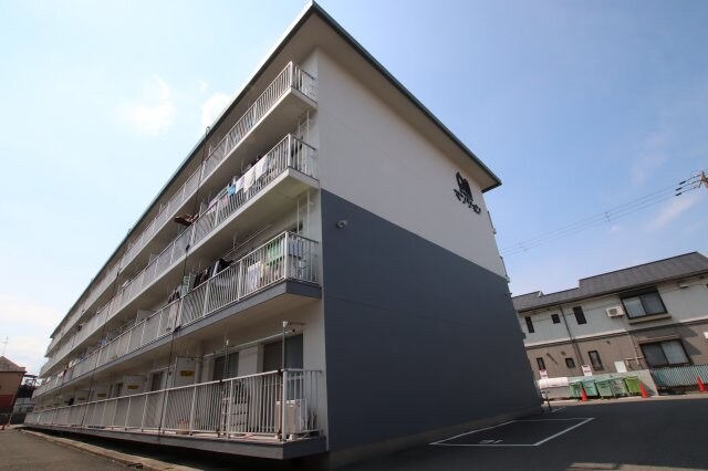 安田マンションの物件外観写真