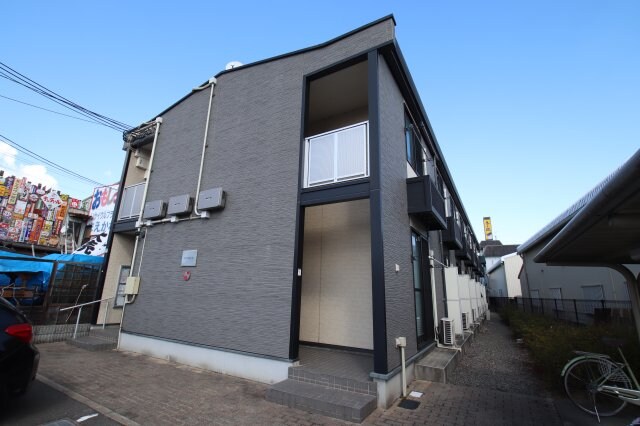 レオパレス外環富田林Ⅲの物件外観写真