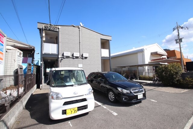 レオパレス外環富田林Ⅲの物件外観写真