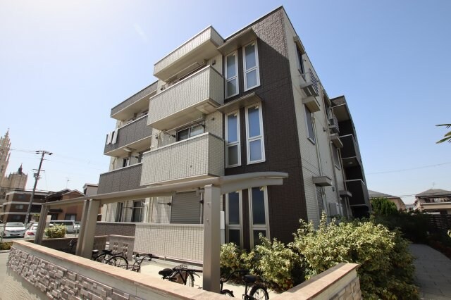 ファミーユ深井の物件外観写真