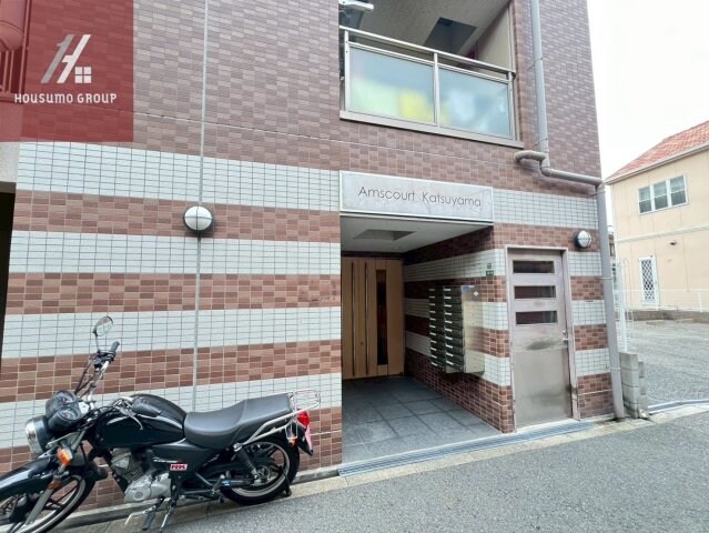 アムズコート勝山の物件外観写真