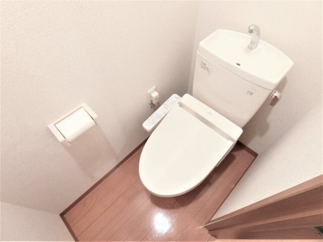 ミラクルセブン江坂の物件内観写真