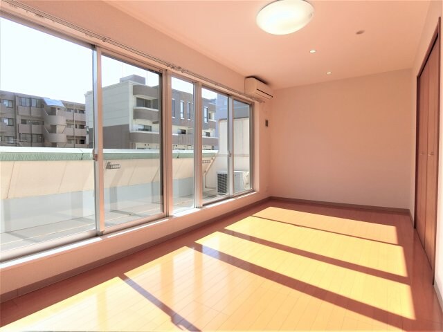 ミラクルセブン江坂の物件内観写真