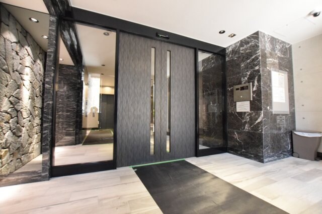 サムティ江坂レガーロの物件外観写真