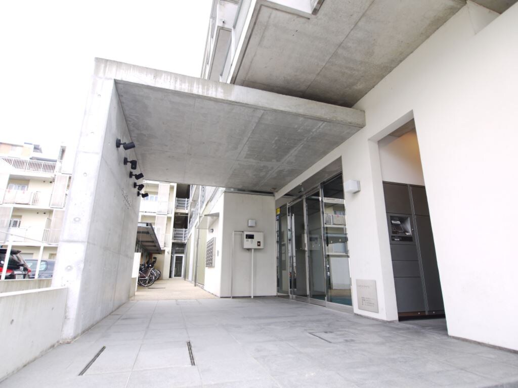 クレセント千里中央の物件外観写真