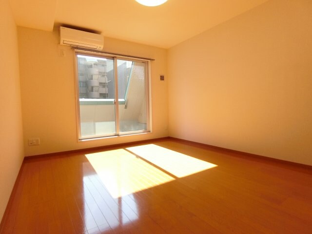 ミラクルセブン江坂の物件内観写真