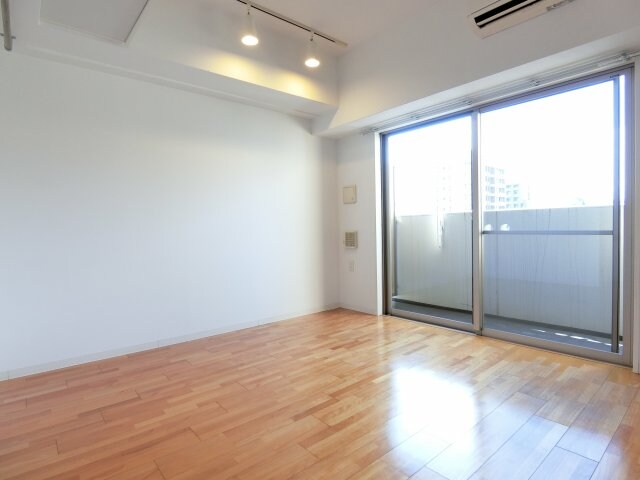 SERENiTE江坂四番館の物件内観写真