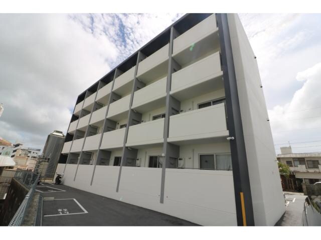 ゴールド仲座宜保の物件外観写真