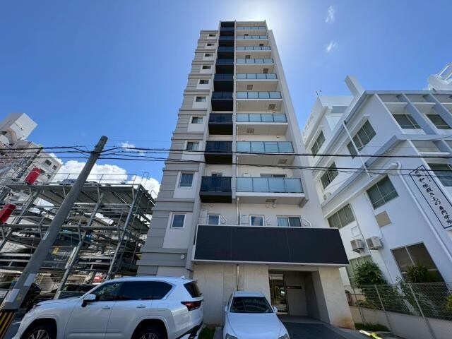 サンレジデンス泊の物件外観写真