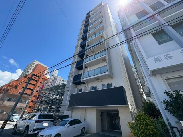 サンレジデンス泊の物件外観写真