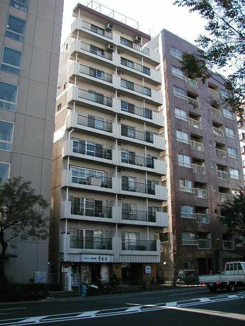 東京都新宿区富久町の物件外観写真