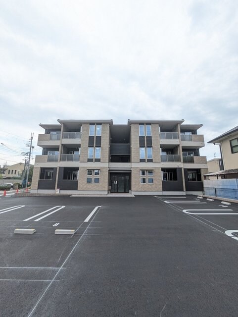 スペチアーレ　クアットロの物件外観写真