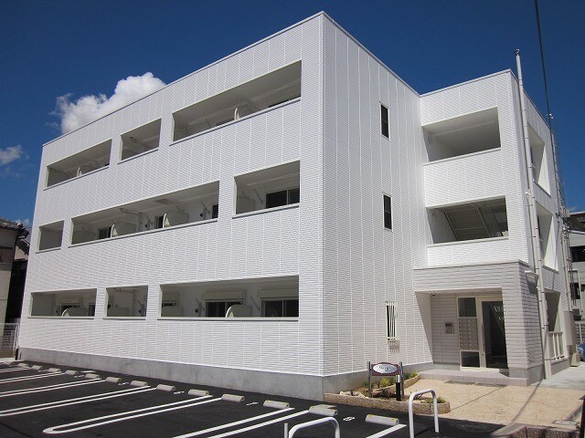 ラージの物件外観写真