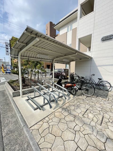 グランピア鳳の物件外観写真