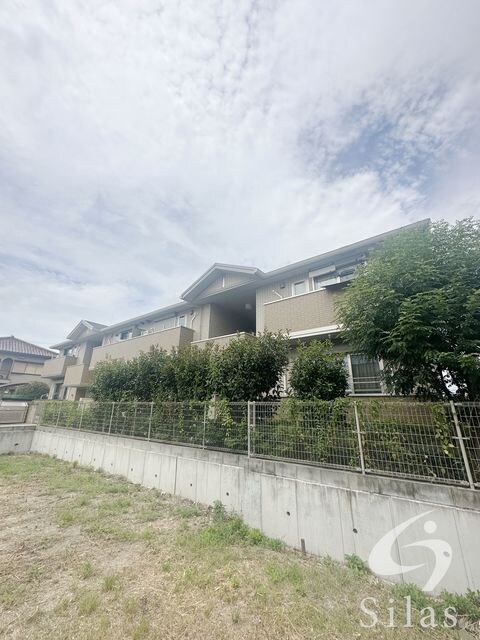 レフィナードの物件外観写真