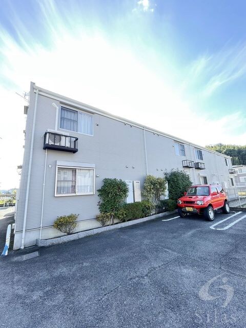 グランモデッサAの物件外観写真