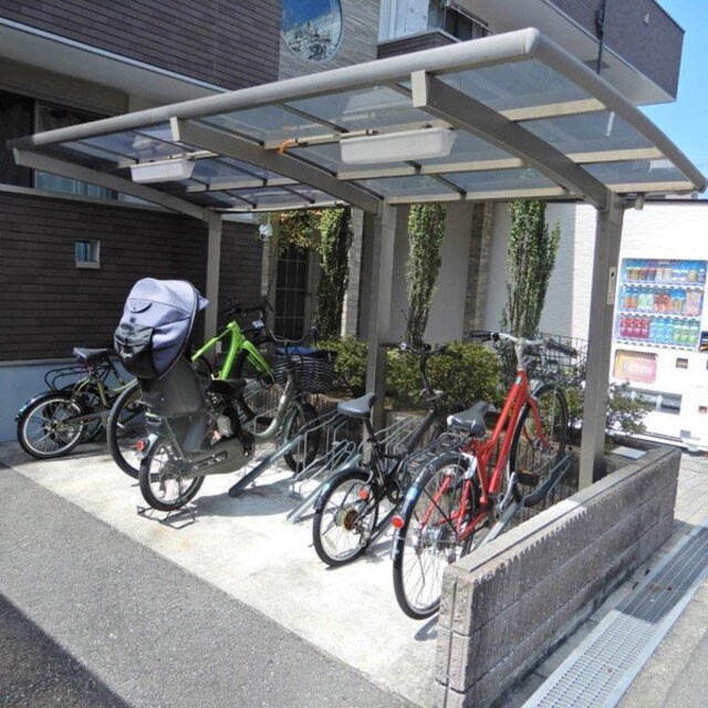 大阪府豊中市服部西町３丁目の物件外観写真