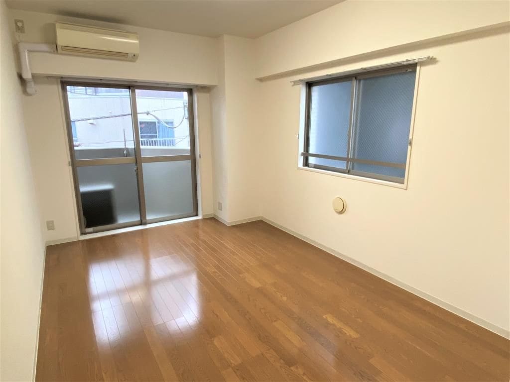 クリスタルコートの物件内観写真