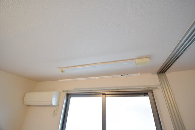 伊丹駅 バス30分  鴻池東バス停下車：停歩3分 1階の物件内観写真