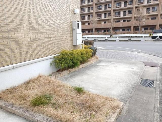 伊丹駅 バス20分  西野団地前バス停下車：停歩1分 1階の物件外観写真