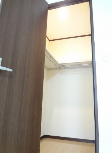 アンプルールフェールTheEarthの物件内観写真